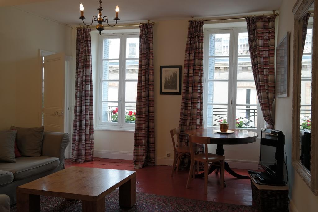 Penthouse Apartment Overlooking Place Carnot Каркассон Экстерьер фото